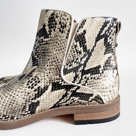 New Franco Sarto Marcus Snake Bootie Ankle Boot Leather Classic Minimalist US 9 - Picture 5 of 10